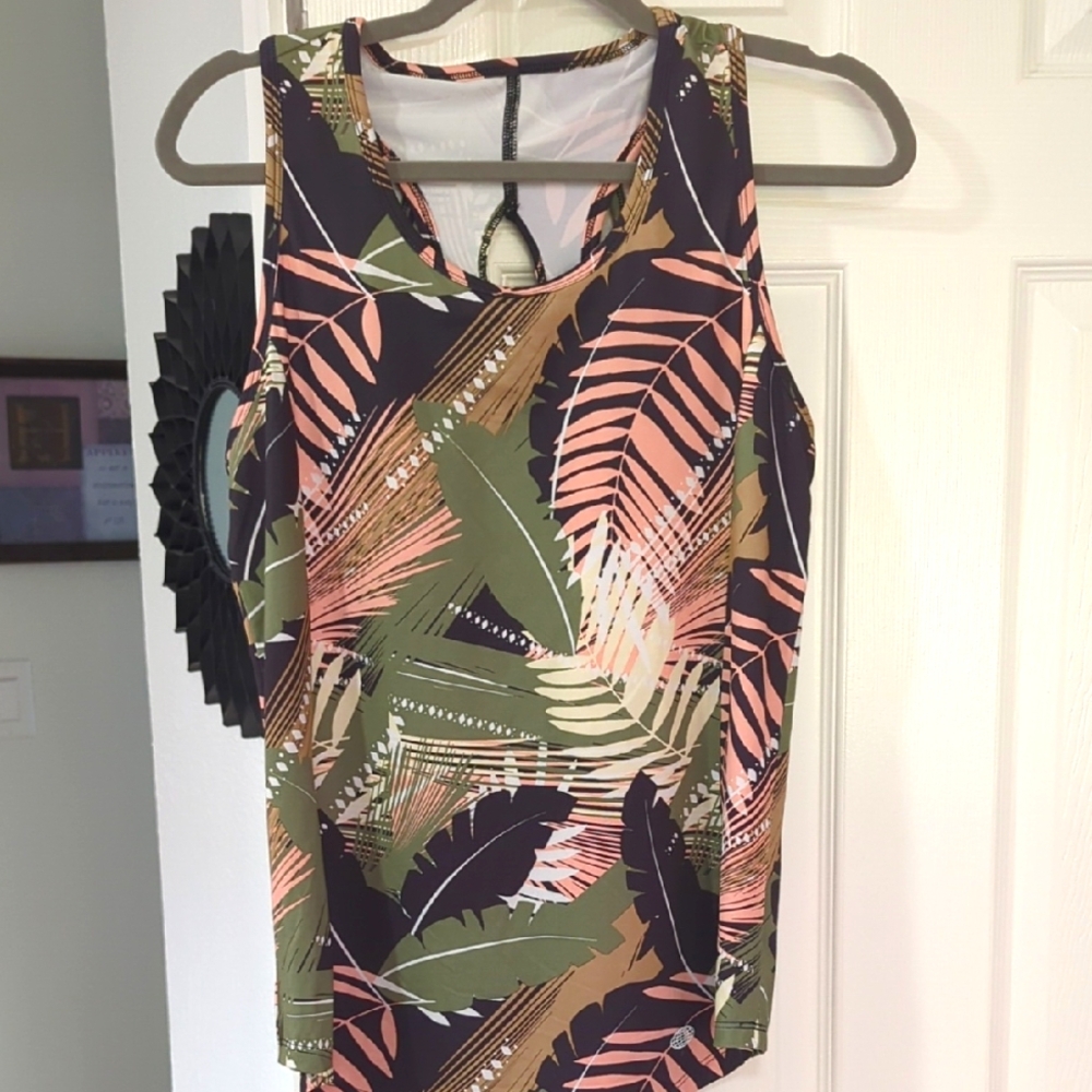 Like New Reel Legends Performance Tropical Print Sleeveless Medium Top